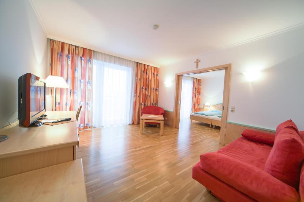 Hotel Zum Kirchenwirt Mariazell Room photo