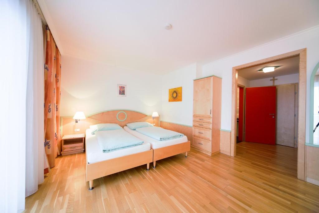 Hotel Zum Kirchenwirt Mariazell Room photo