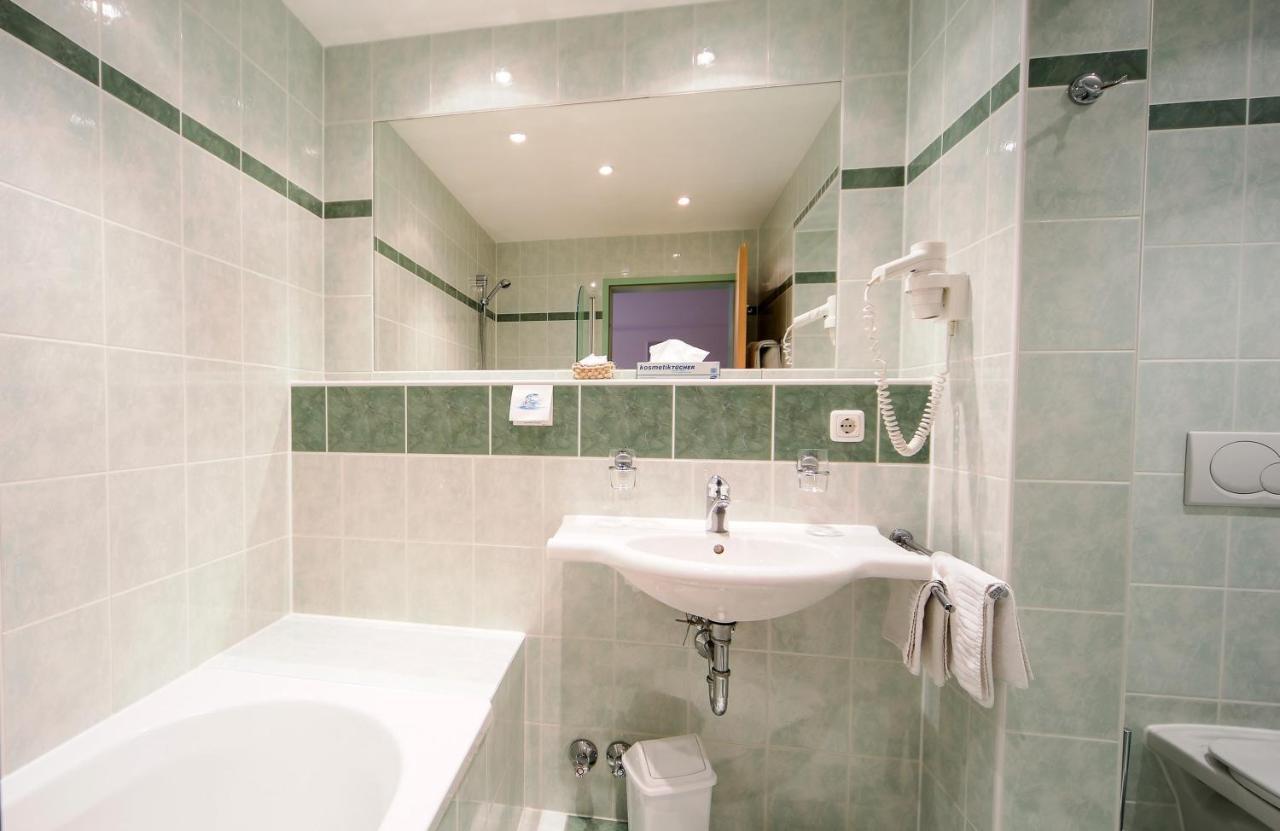 Hotel Zum Kirchenwirt Mariazell Room photo