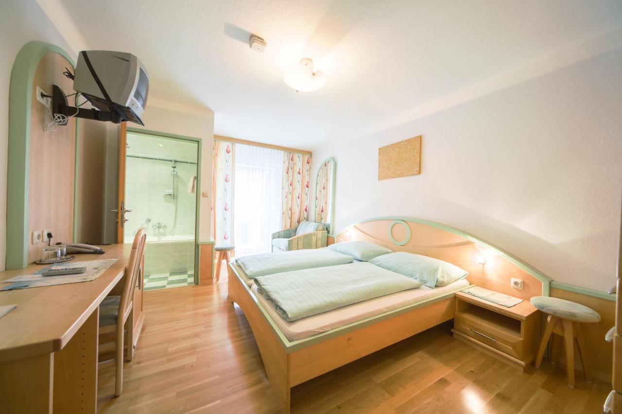 Hotel Zum Kirchenwirt Mariazell Room photo